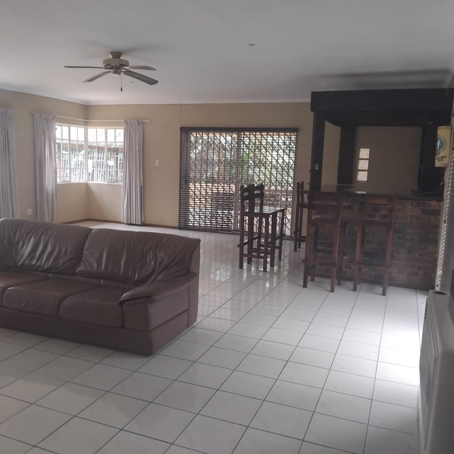 5 Bedroom Property for Sale in Diswilmar A H Gauteng