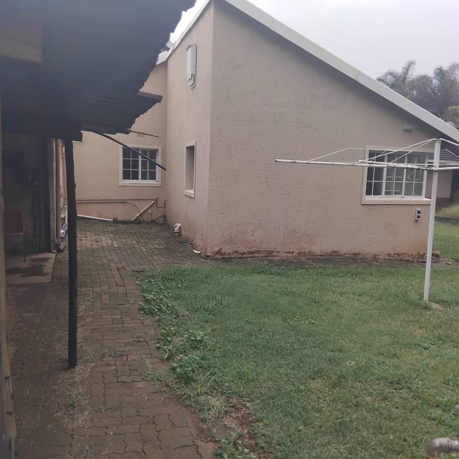 5 Bedroom Property for Sale in Diswilmar A H Gauteng