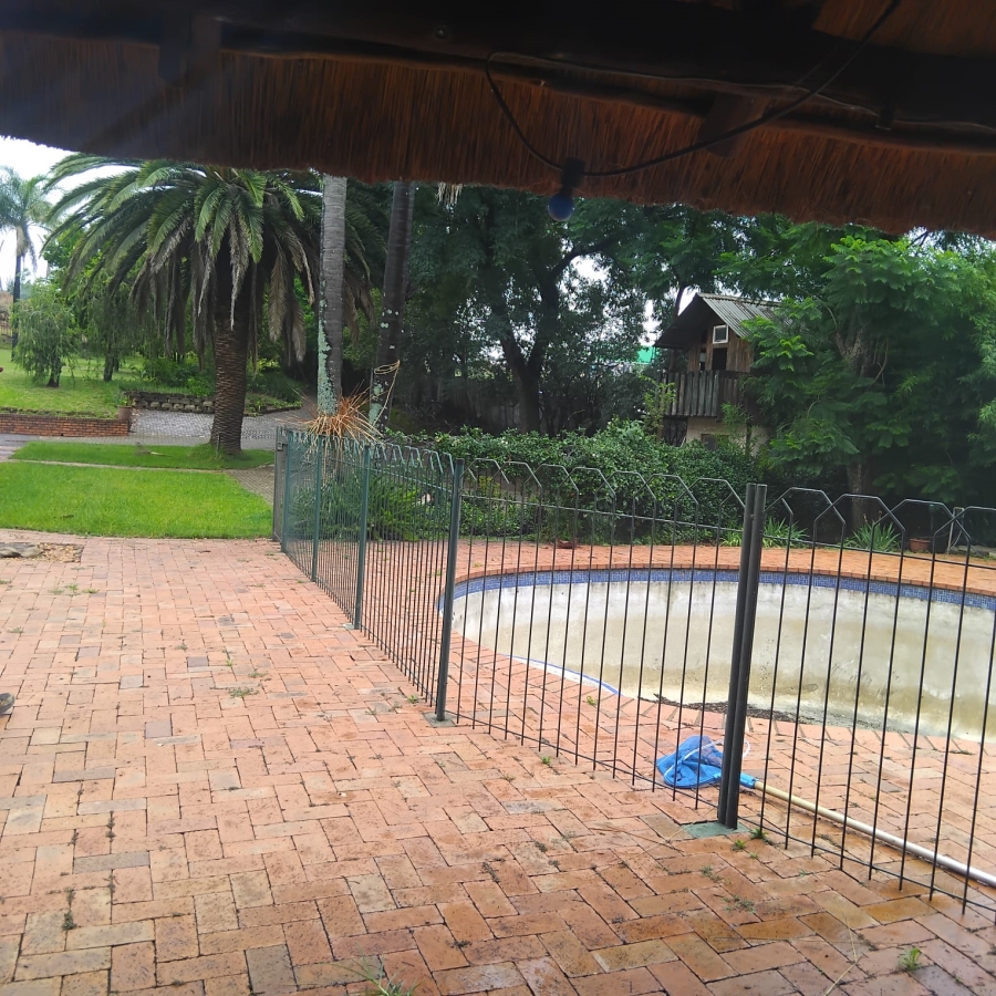 5 Bedroom Property for Sale in Diswilmar A H Gauteng