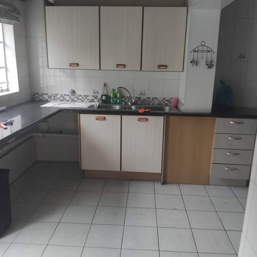 5 Bedroom Property for Sale in Diswilmar A H Gauteng