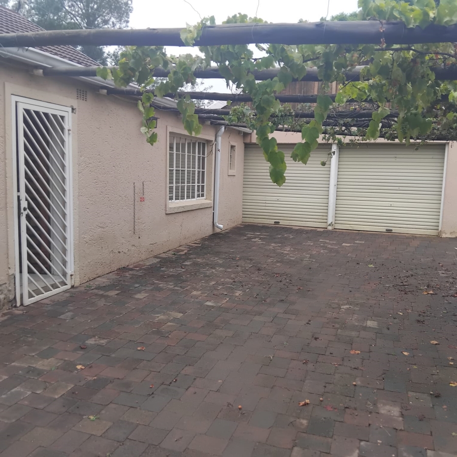 5 Bedroom Property for Sale in Diswilmar A H Gauteng