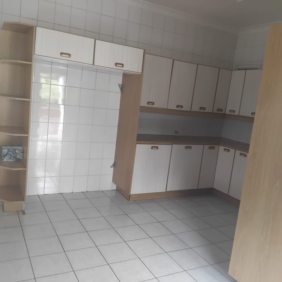 5 Bedroom Property for Sale in Diswilmar A H Gauteng