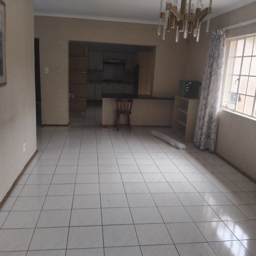 5 Bedroom Property for Sale in Diswilmar A H Gauteng