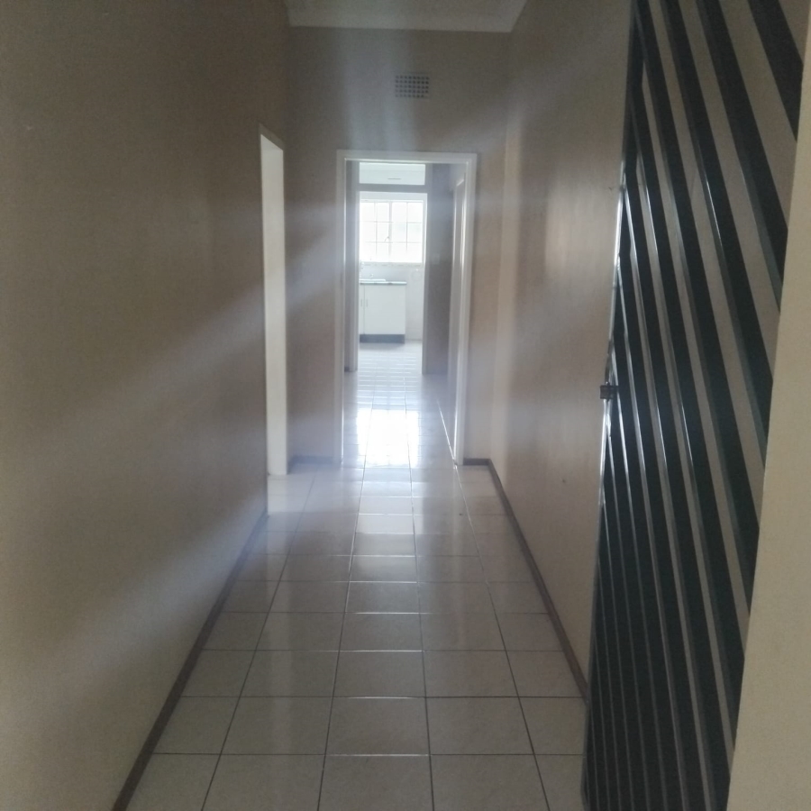 5 Bedroom Property for Sale in Diswilmar A H Gauteng