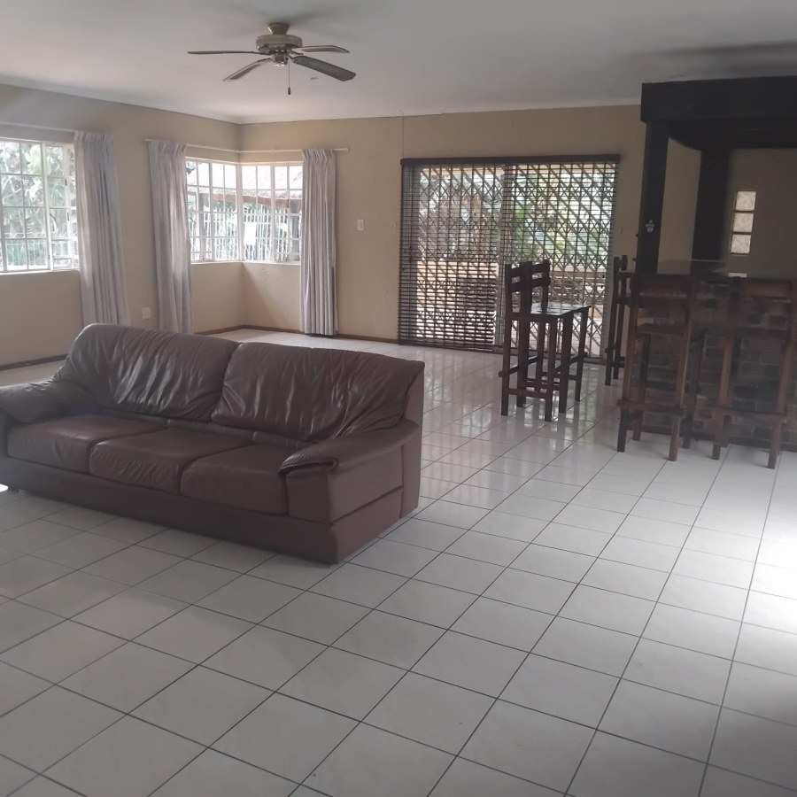 5 Bedroom Property for Sale in Diswilmar A H Gauteng