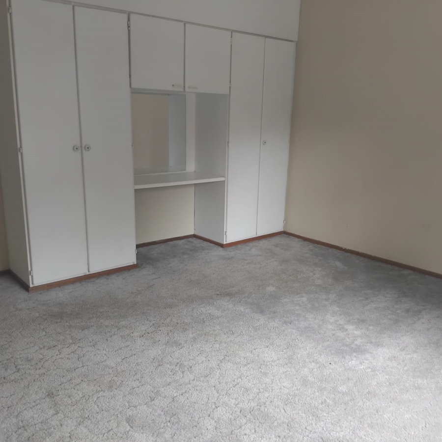 5 Bedroom Property for Sale in Diswilmar A H Gauteng