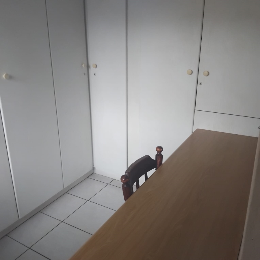 5 Bedroom Property for Sale in Diswilmar A H Gauteng