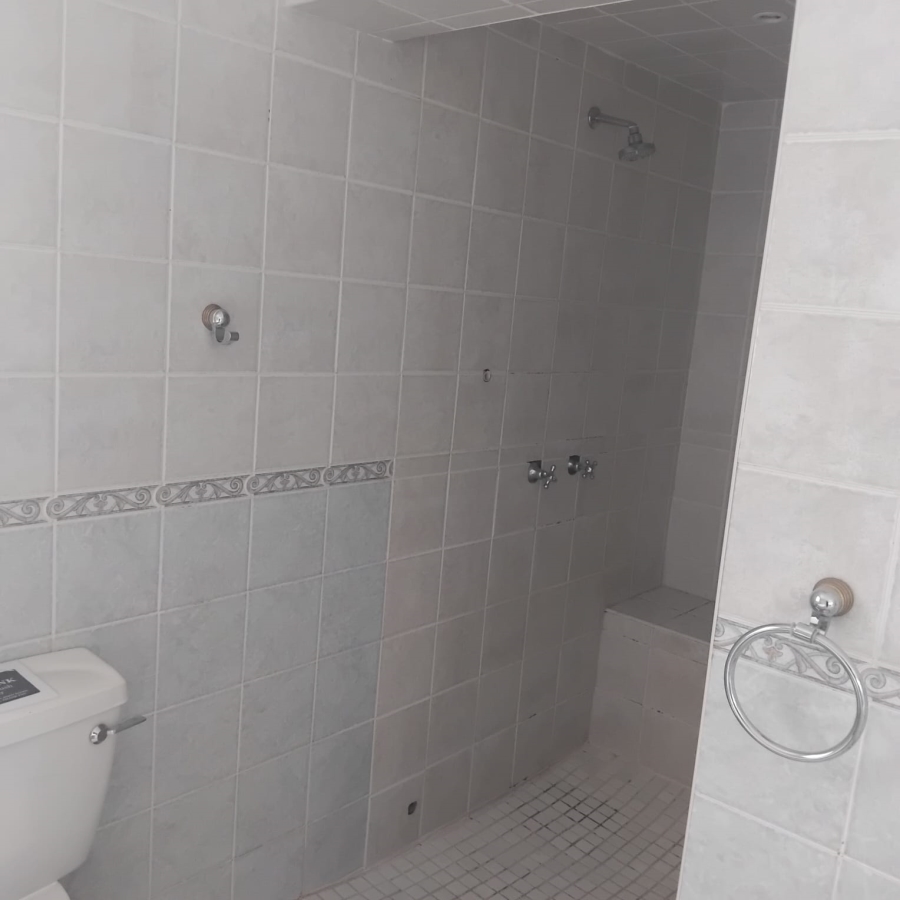 5 Bedroom Property for Sale in Diswilmar A H Gauteng