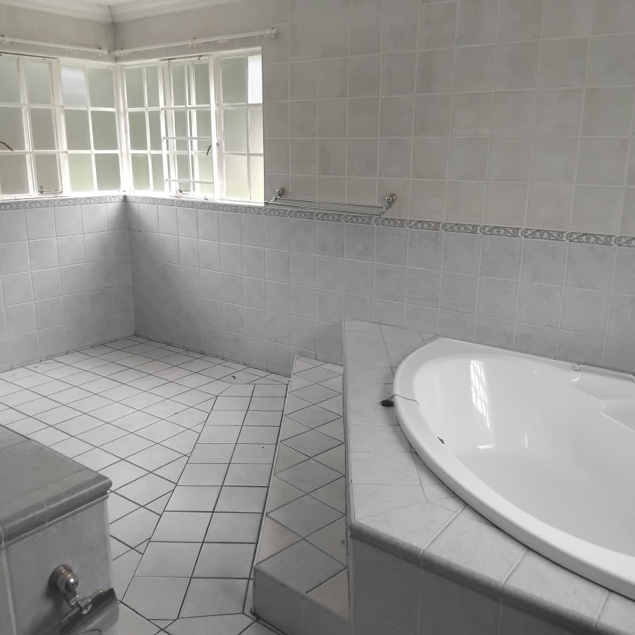 5 Bedroom Property for Sale in Diswilmar A H Gauteng