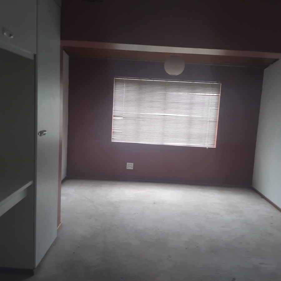 5 Bedroom Property for Sale in Diswilmar A H Gauteng