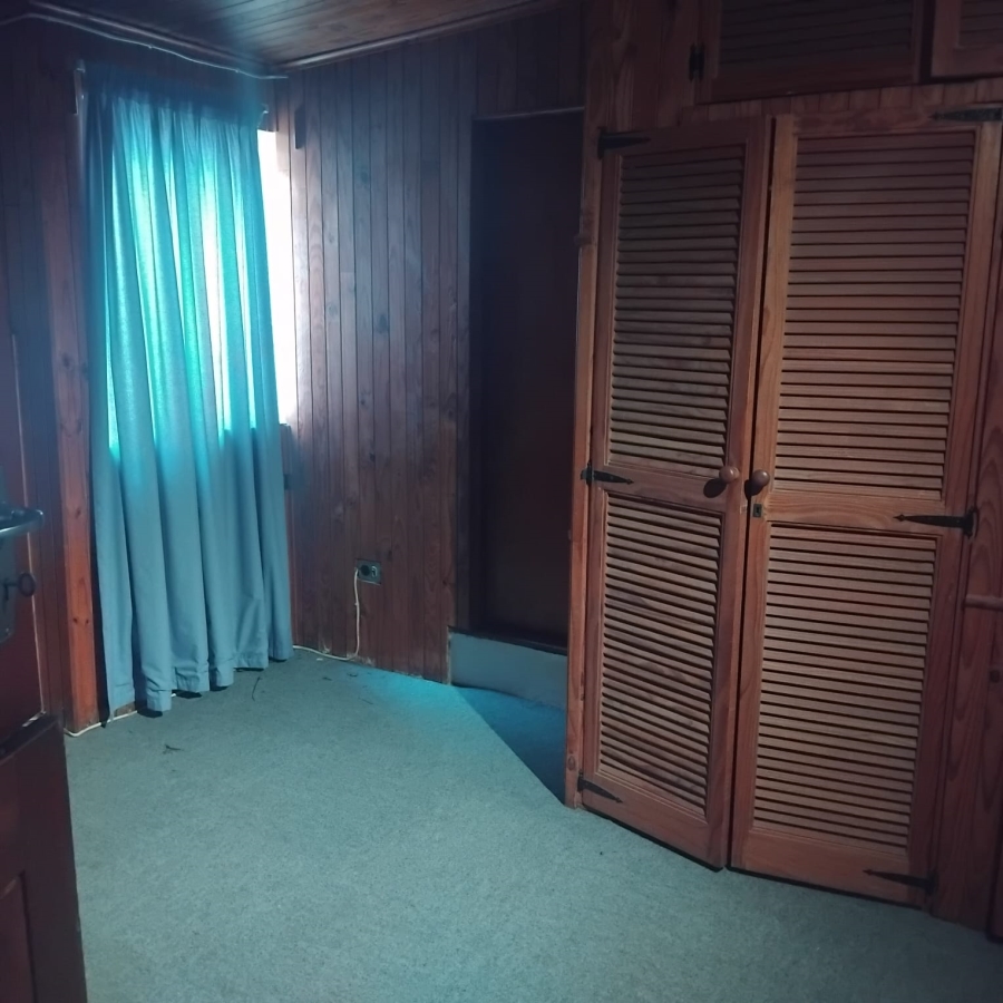 5 Bedroom Property for Sale in Diswilmar A H Gauteng