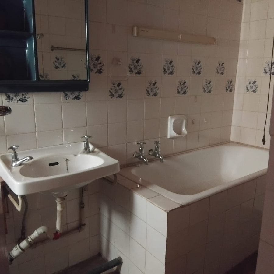 5 Bedroom Property for Sale in Diswilmar A H Gauteng