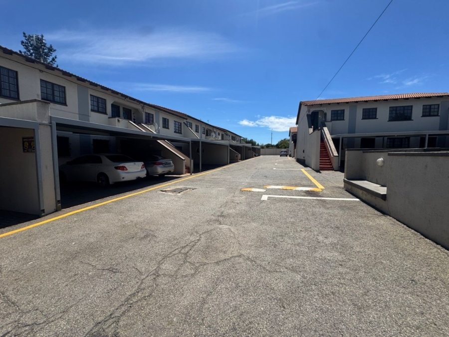 2 Bedroom Property for Sale in Greenhills Gauteng