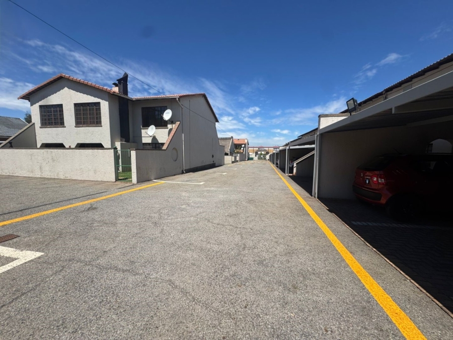 2 Bedroom Property for Sale in Greenhills Gauteng