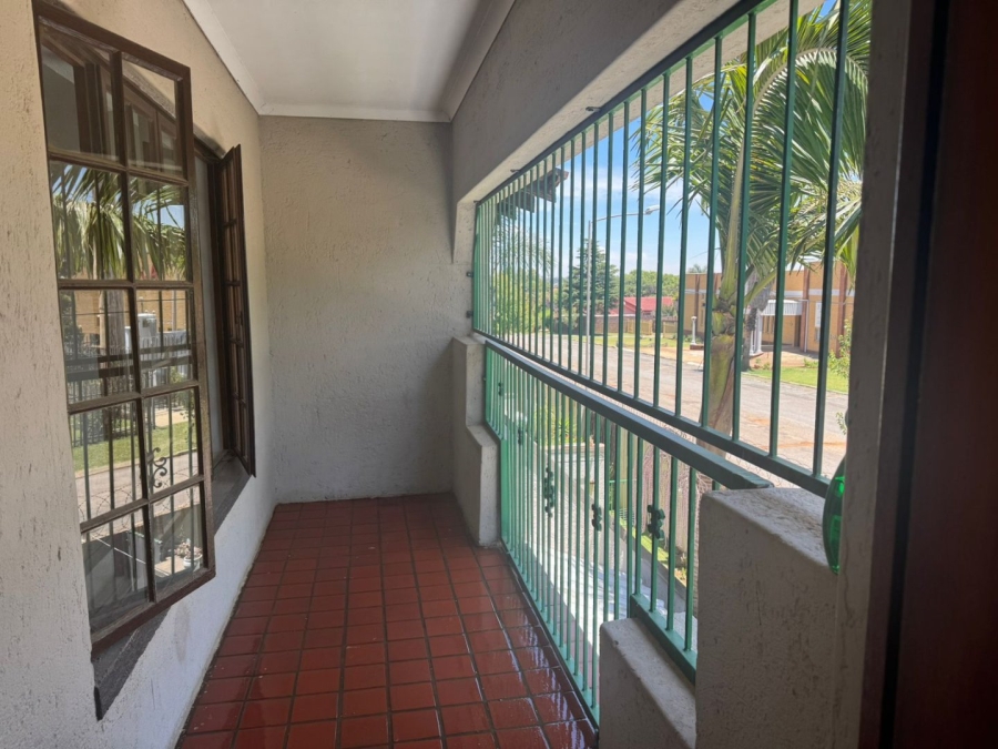 2 Bedroom Property for Sale in Greenhills Gauteng