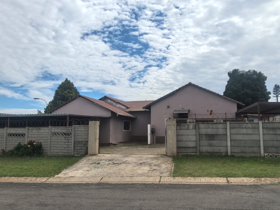 4 Bedroom Property for Sale in Witpoortjie Gauteng