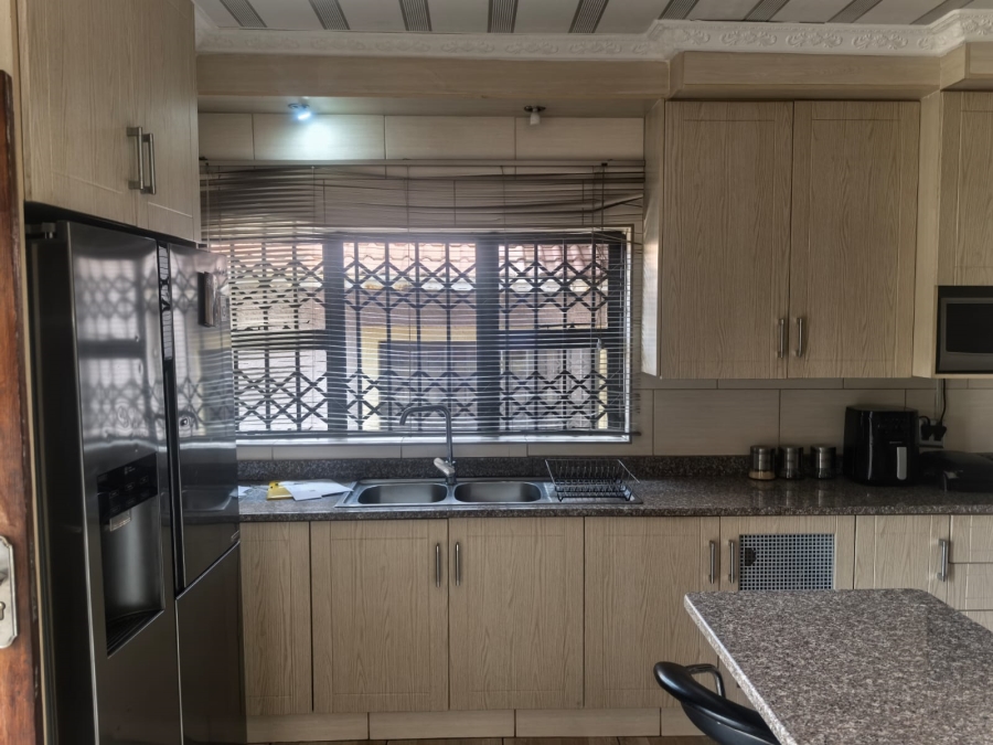 4 Bedroom Property for Sale in Witpoortjie Gauteng