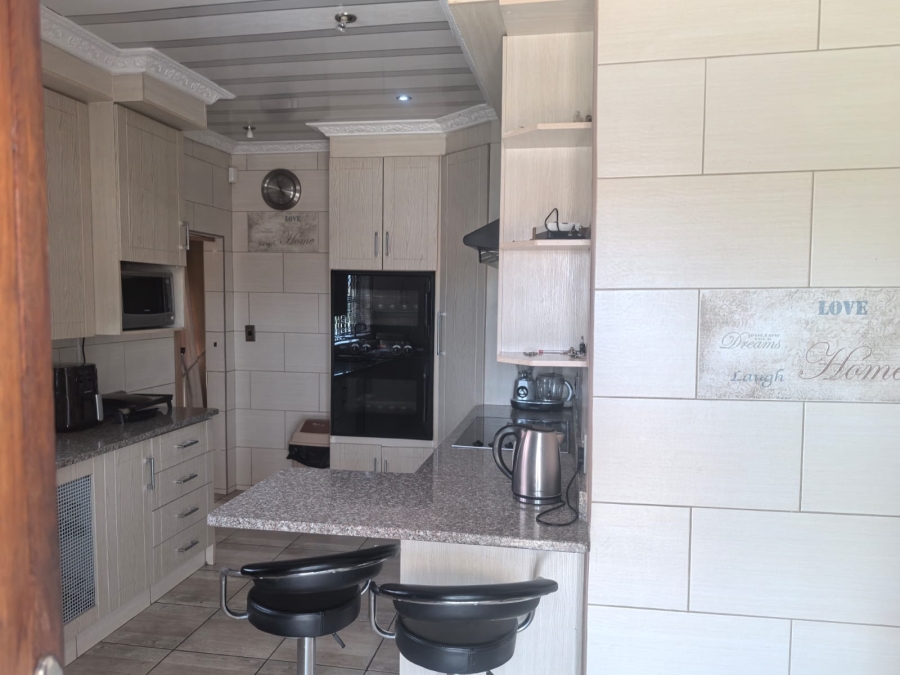 4 Bedroom Property for Sale in Witpoortjie Gauteng