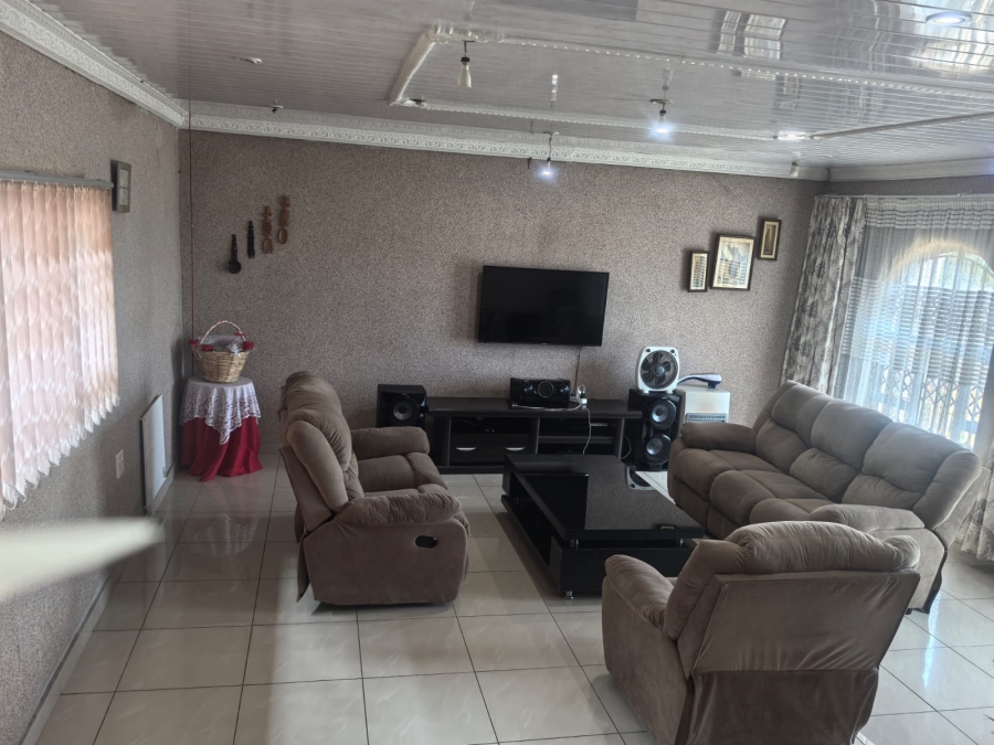 4 Bedroom Property for Sale in Witpoortjie Gauteng