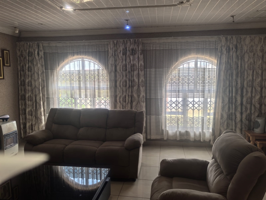 4 Bedroom Property for Sale in Witpoortjie Gauteng