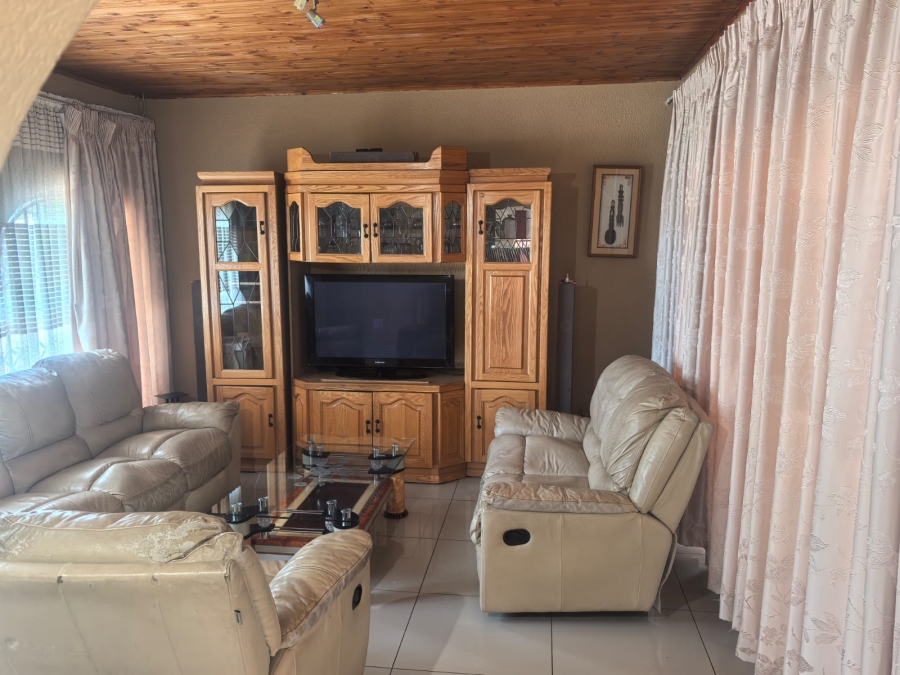 4 Bedroom Property for Sale in Witpoortjie Gauteng