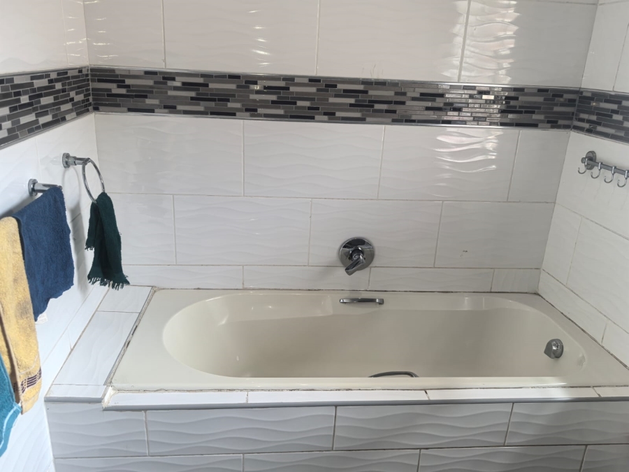 4 Bedroom Property for Sale in Witpoortjie Gauteng