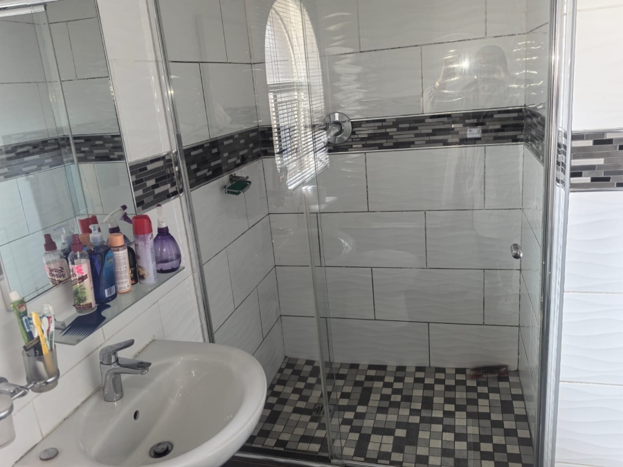 4 Bedroom Property for Sale in Witpoortjie Gauteng