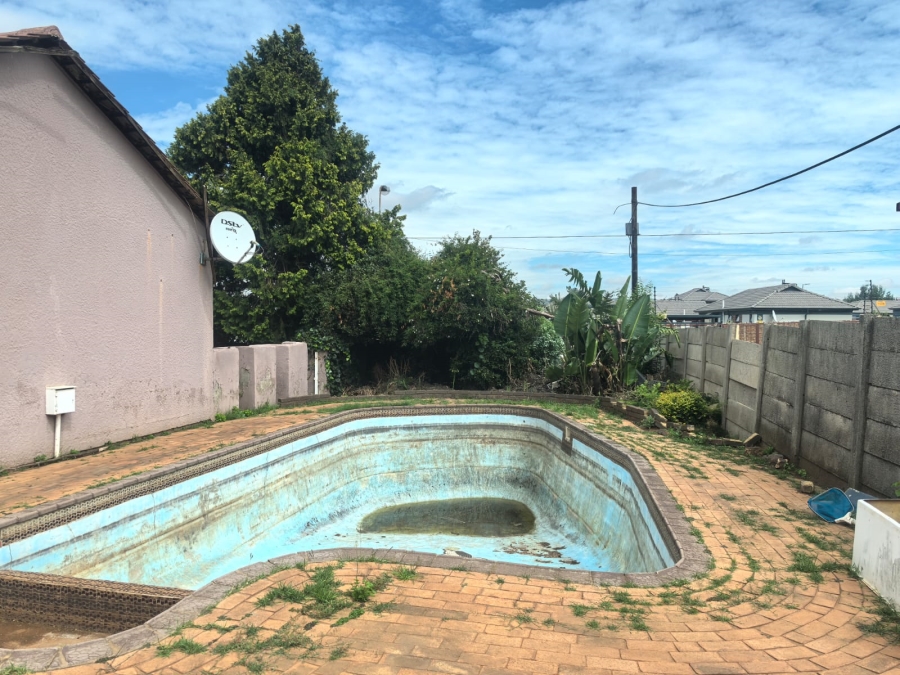 4 Bedroom Property for Sale in Witpoortjie Gauteng