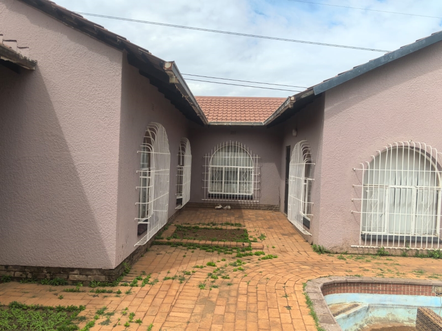 4 Bedroom Property for Sale in Witpoortjie Gauteng