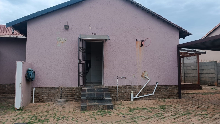 4 Bedroom Property for Sale in Witpoortjie Gauteng