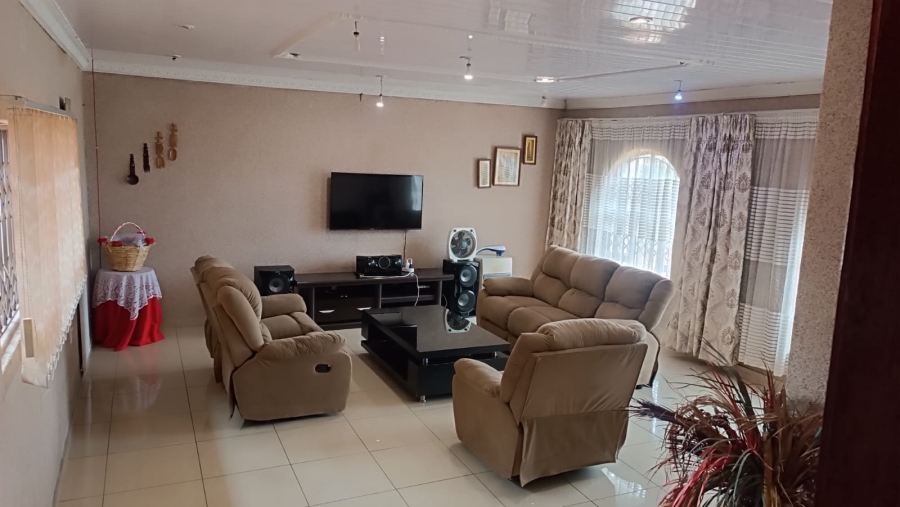 4 Bedroom Property for Sale in Witpoortjie Gauteng