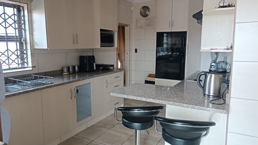 4 Bedroom Property for Sale in Witpoortjie Gauteng