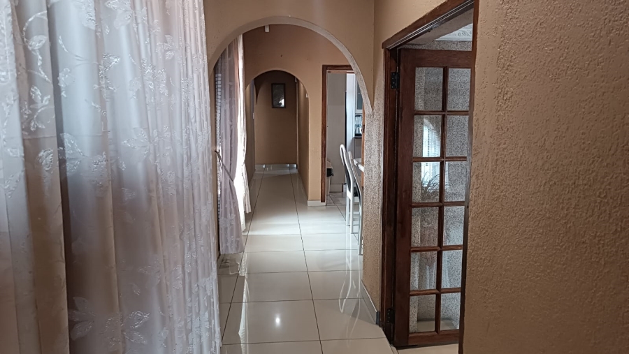 4 Bedroom Property for Sale in Witpoortjie Gauteng