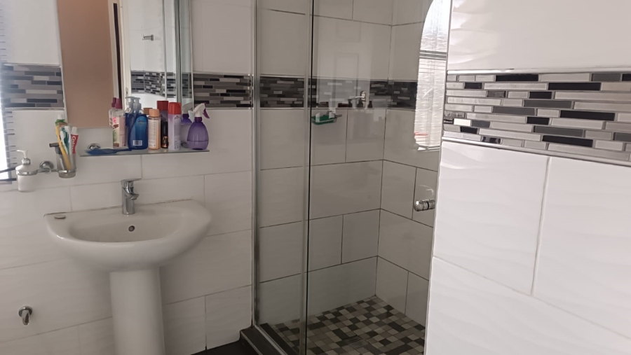 4 Bedroom Property for Sale in Witpoortjie Gauteng