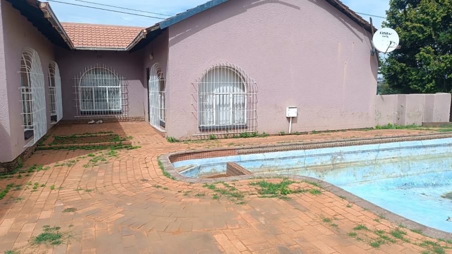 4 Bedroom Property for Sale in Witpoortjie Gauteng