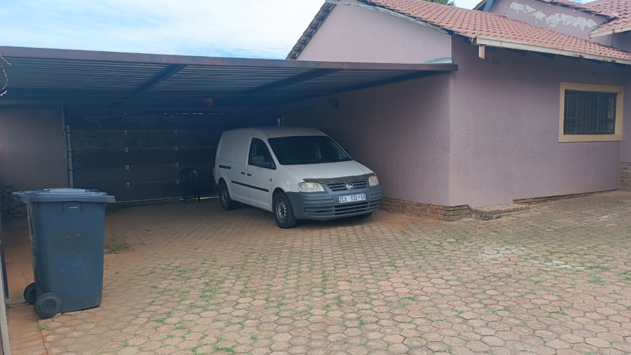 4 Bedroom Property for Sale in Witpoortjie Gauteng