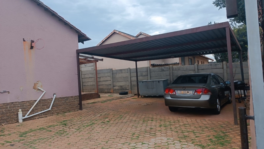 4 Bedroom Property for Sale in Witpoortjie Gauteng