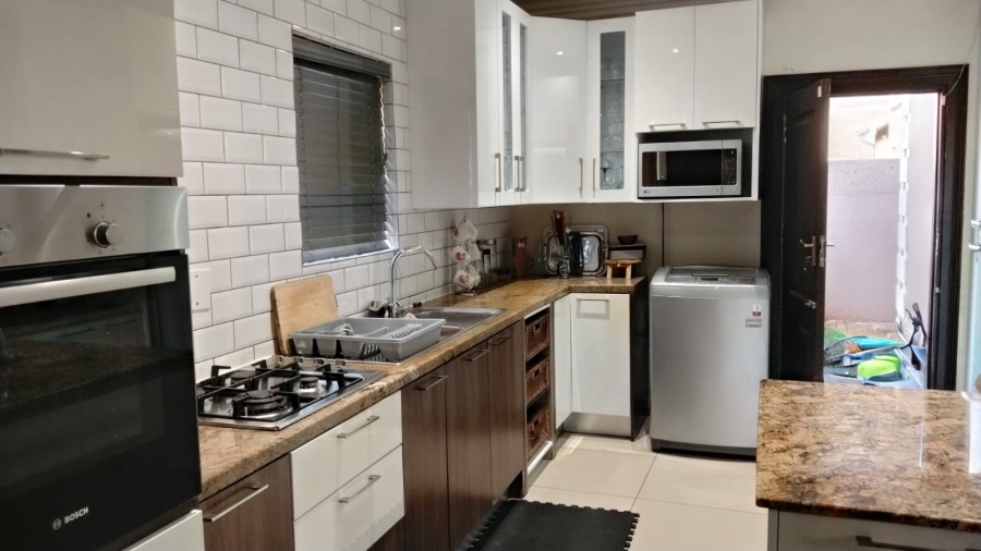 3 Bedroom Property for Sale in Wildtuinpark Gauteng