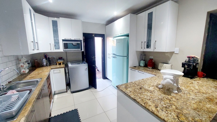 3 Bedroom Property for Sale in Wildtuinpark Gauteng