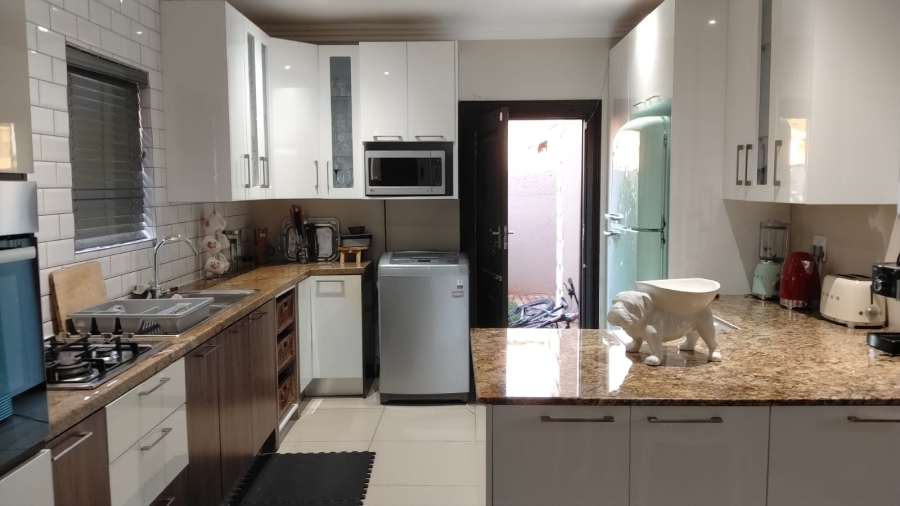 3 Bedroom Property for Sale in Wildtuinpark Gauteng