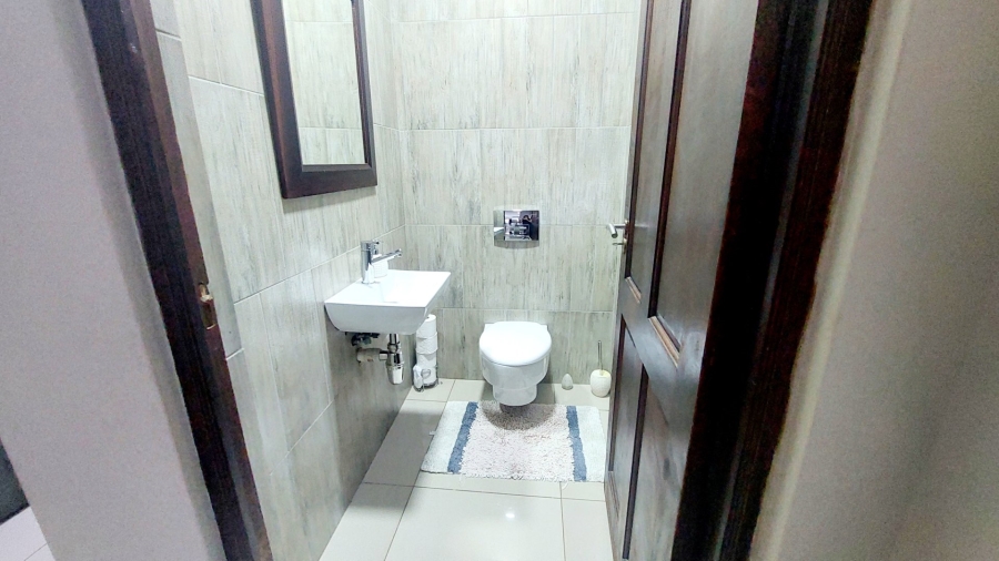 3 Bedroom Property for Sale in Wildtuinpark Gauteng