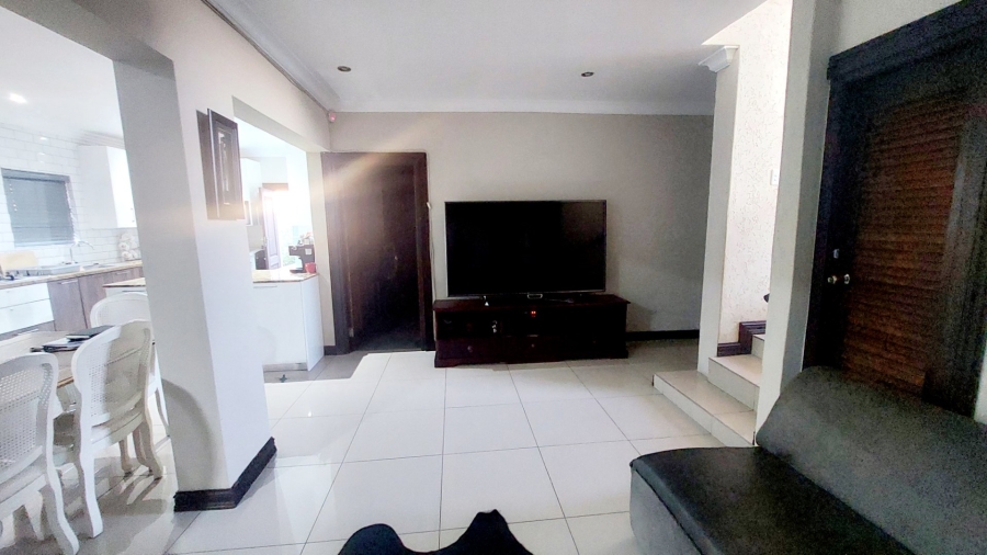 3 Bedroom Property for Sale in Wildtuinpark Gauteng