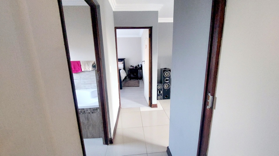 3 Bedroom Property for Sale in Wildtuinpark Gauteng