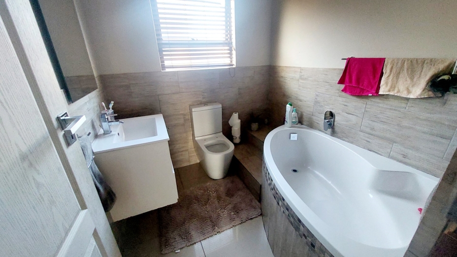 3 Bedroom Property for Sale in Wildtuinpark Gauteng