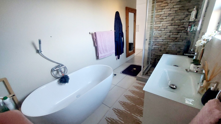 3 Bedroom Property for Sale in Wildtuinpark Gauteng