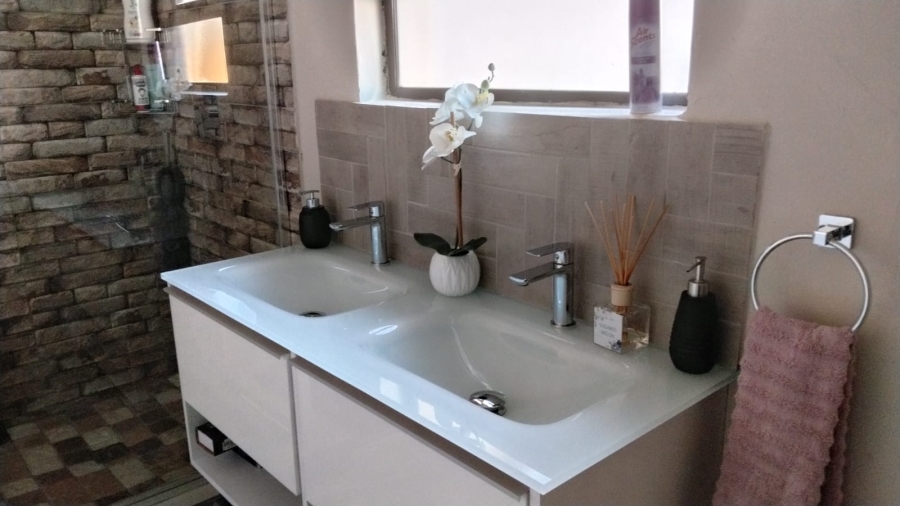 3 Bedroom Property for Sale in Wildtuinpark Gauteng