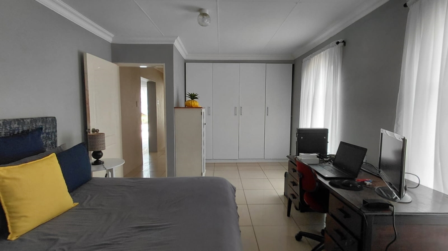 3 Bedroom Property for Sale in Tarlton Gauteng