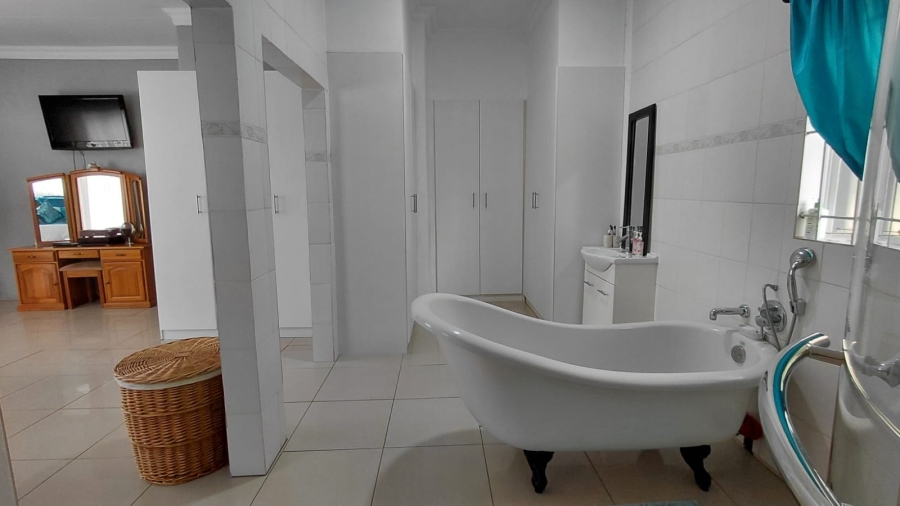 3 Bedroom Property for Sale in Tarlton Gauteng