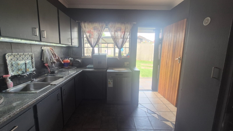 4 Bedroom Property for Sale in Randgate Gauteng