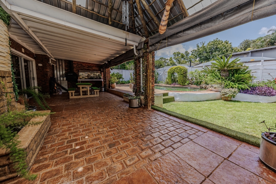 4 Bedroom Property for Sale in Wilro Park Gauteng